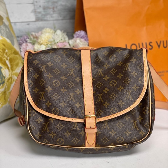 ✅Authentic ✅LOUIS VUITTON Saumur 35 Crossbody - Picture 3 of 16